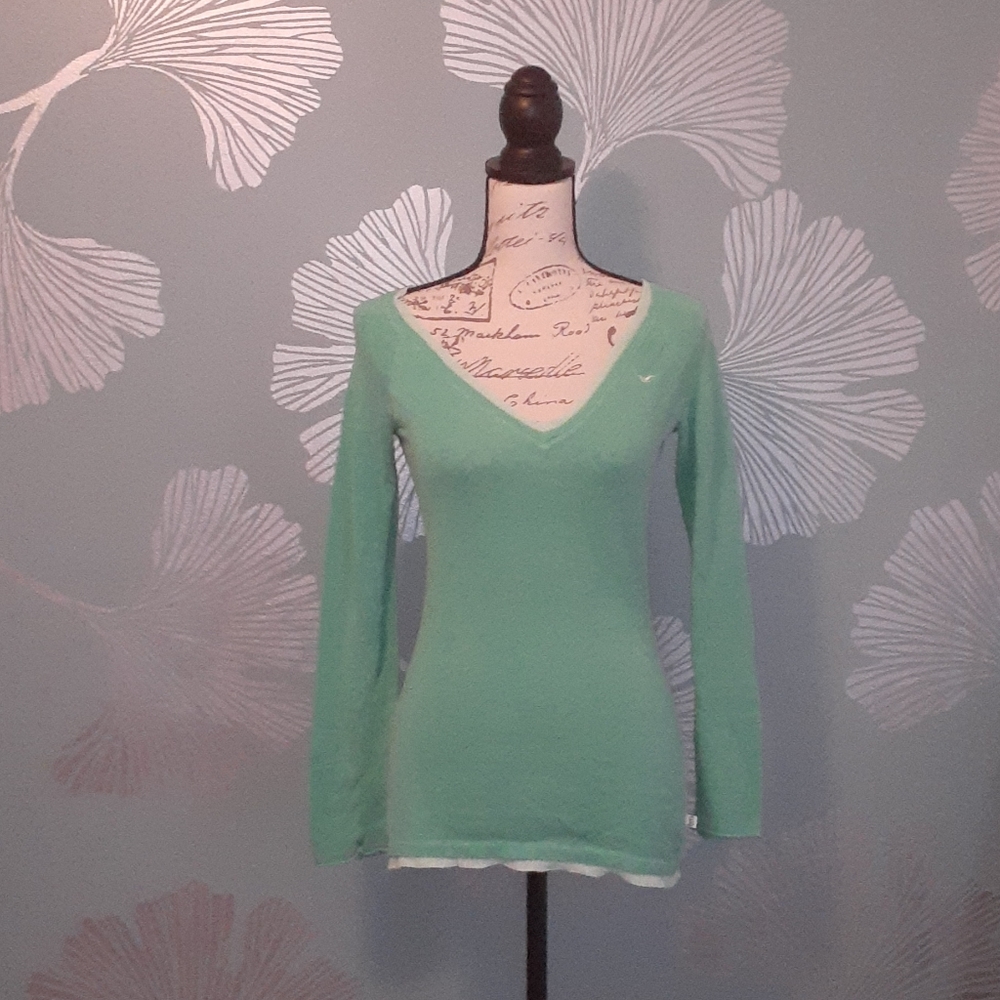 Gorgeous Hollister Lighweight Sweater